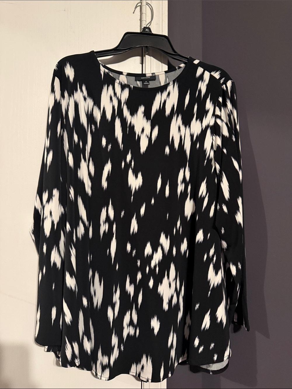 Alfani Black and White Printed Long-Sleeve Blouse